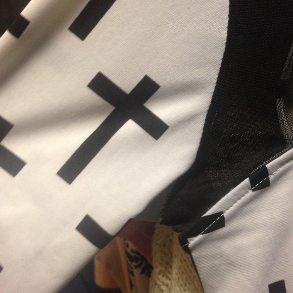 black&white crop top with mesh and cutouts - Picture 2 of 2