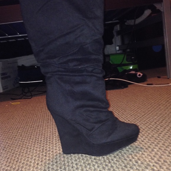 Black knee high boots! Worn once!!