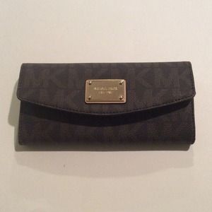 **SOLD** MK slim flap wallet