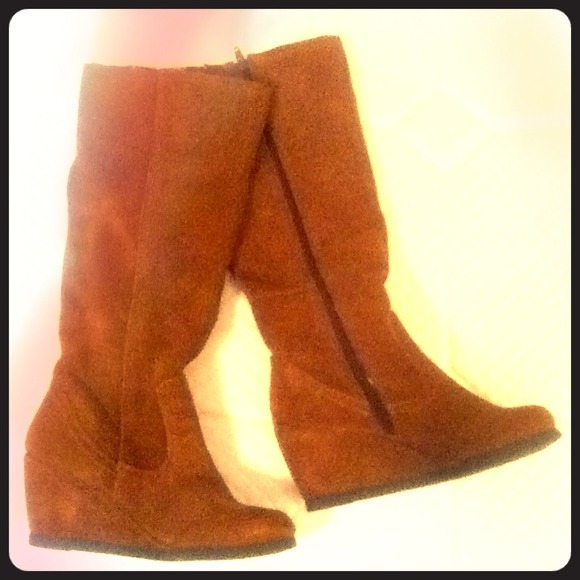 Cognac brown, suede, wedge boots.