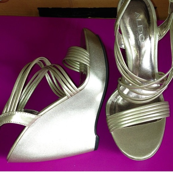 Aldo champagne wedges