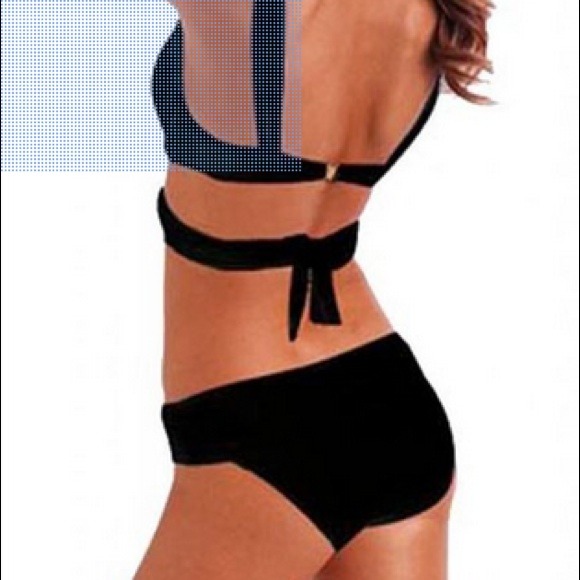 Black bikini - Picture 2 of 4