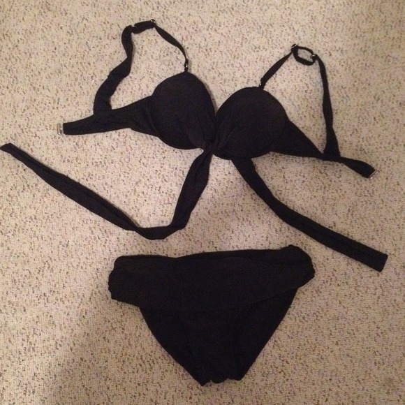 Black bikini - Picture 3 of 4