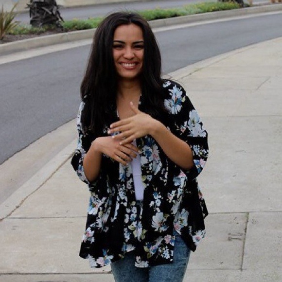 🚫TRADED🚫 Brandy Melville Floral Kimono
