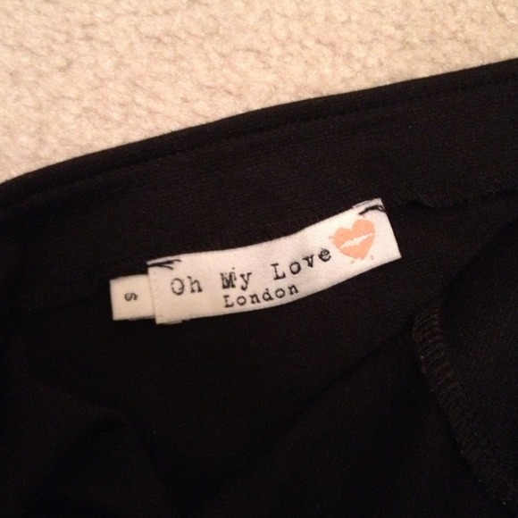 SOLD IN BUNDLE Mini black peplum top - Picture 3 of 3