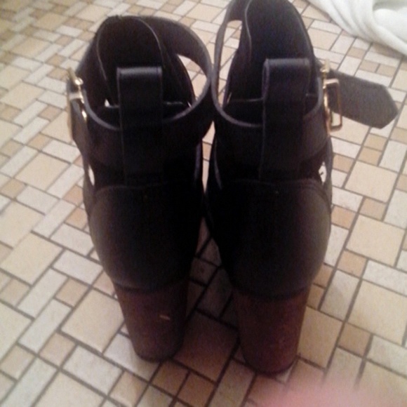 Boot - Picture 3 of 3