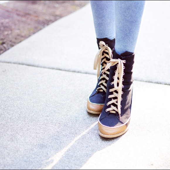 Blue sneaker wedge Bootie - Picture 2 of 4
