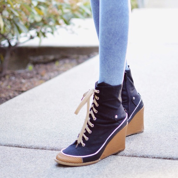 Blue sneaker wedge Bootie - Picture 3 of 4