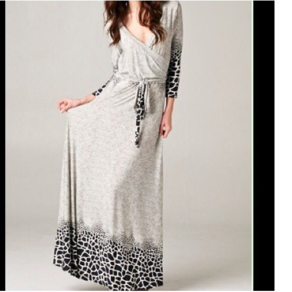 Dresses & Skirts - Leopard Print Maxi Dress 🎉HP🎉