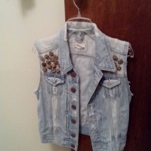 Crop no sleeve jean jacket