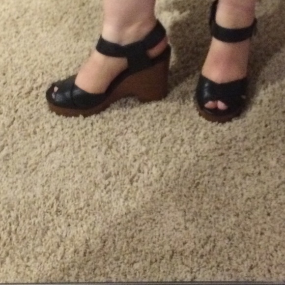 MARC BY MARC JACOBS Black Leather Platforms w/ Zip - Picture 4 of 4