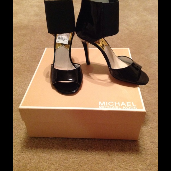 Cute patent leather Michael Kors size 5.5.