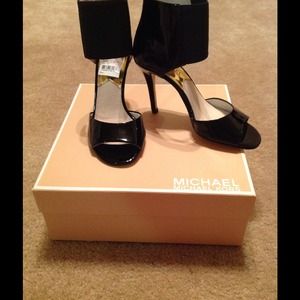 Cute patent leather Michael Kors size 5.5.