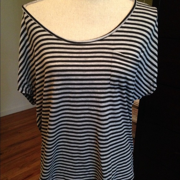 🔴Trade🔴Off the shoulder striped top