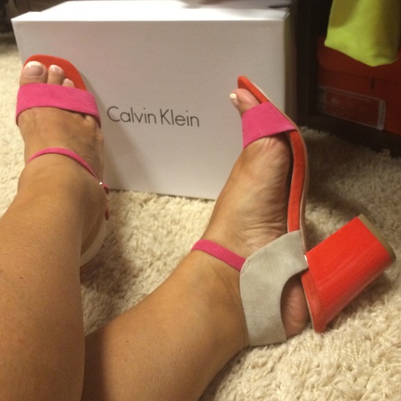 Calvin Klein - Picture 2 of 4