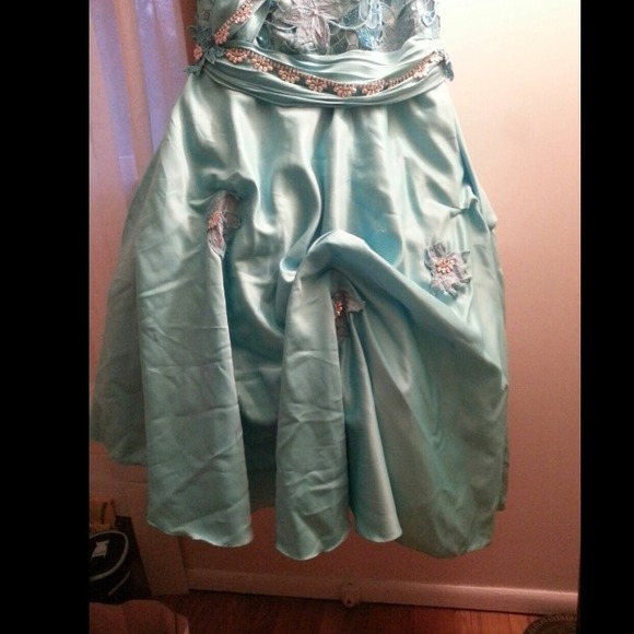 Blue evening gown! - Picture 4 of 4