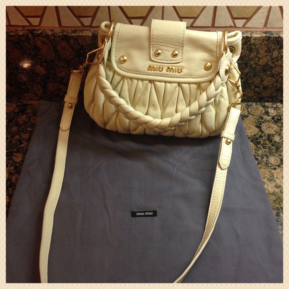 π΄SOLDπ΄Miu Miu Small Matelesse Coffer Bag - Picture 2 of 4