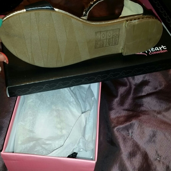 Sandals - Picture 2 of 3