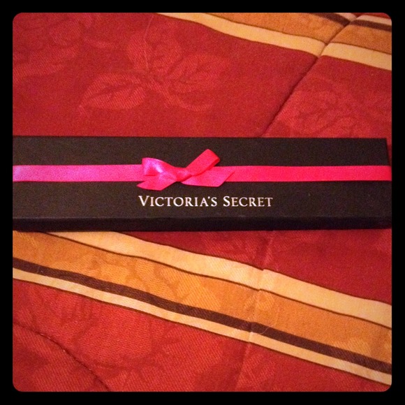 Gorgeous vs bracelet!