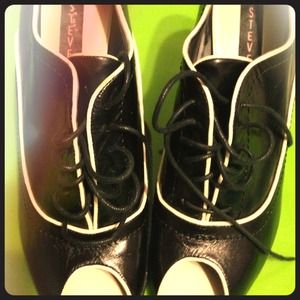 Steven by Steve Madden black and white shoes