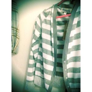 Never worn Francesca's gray sweater! REDUCED ⭐️⭐️