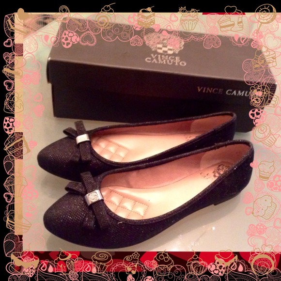 VINCE CAMUTO BLACK SHOES