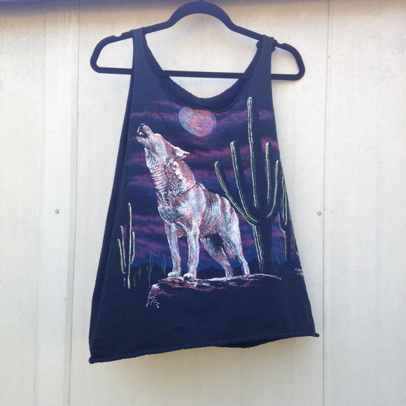 🐾SOLD🐾Vtg wolf top