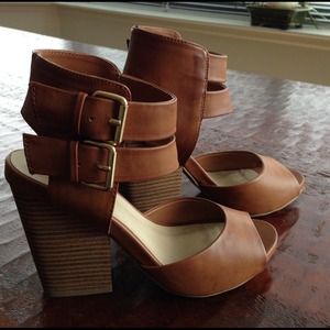 🎉HP 🎉Chunky heels