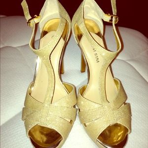 Sparkly gold prom heels