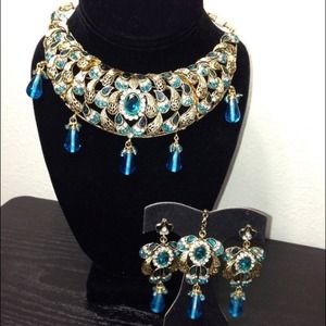 Gold and blue necklace set