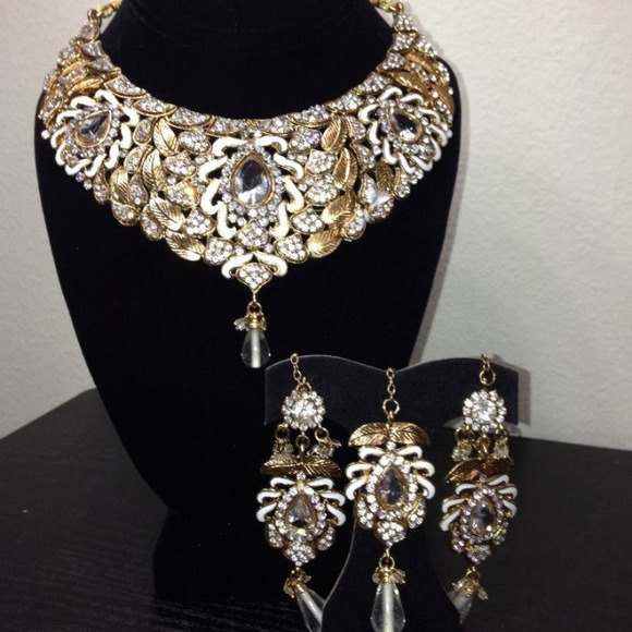 Gold necklace set