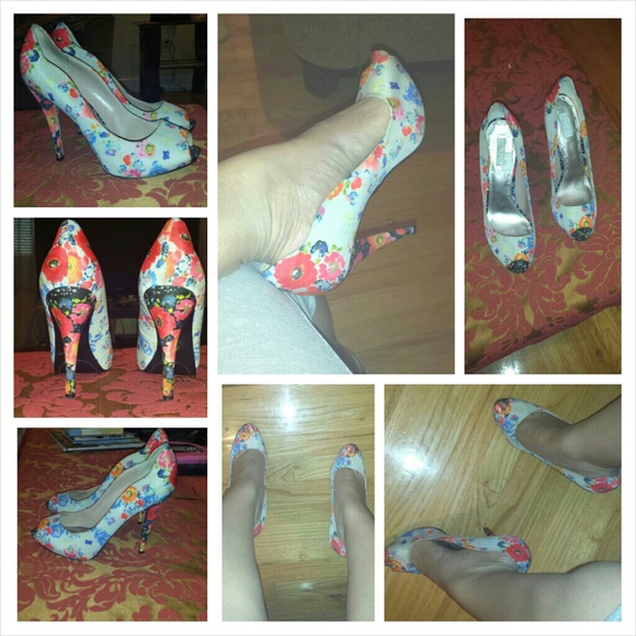 Rachel Roy floral peep toes