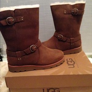 Authentic leather Noira UGG boots!