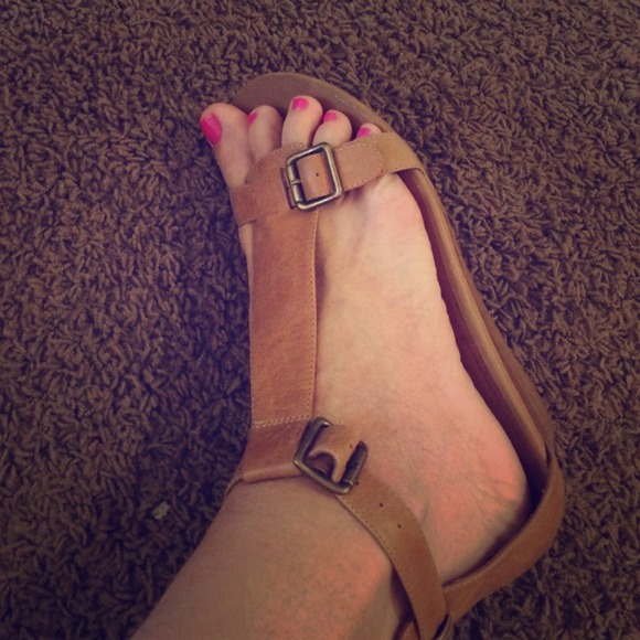 Tan low heel sandal 10 platform shoes