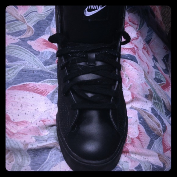 Nike mid tops