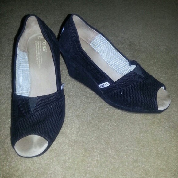 TOMS Curduroy Wedges