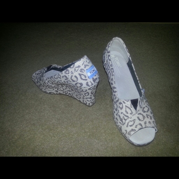 TOMS Leopard Print Wedges