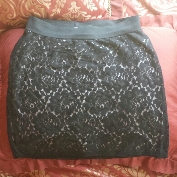 Beautiful lace overlay Bodycon mini NWT