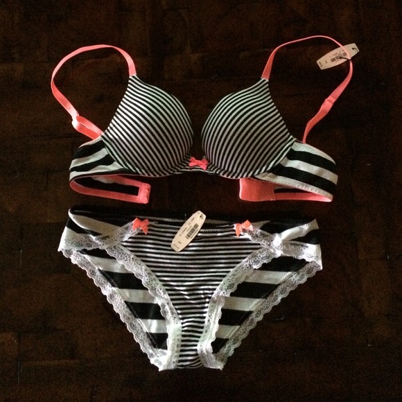 Sold- NWT bra and panty combo 34A Small