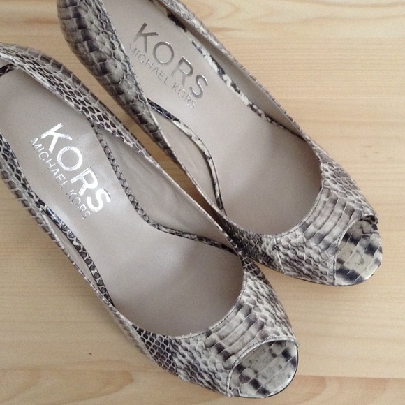 KORS Michael Kors Shoes - MK Genuine Snakeskin Pumps ❤️Host Pick❤️