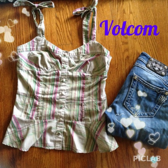 Peplum Volcom Top!!💕🎀