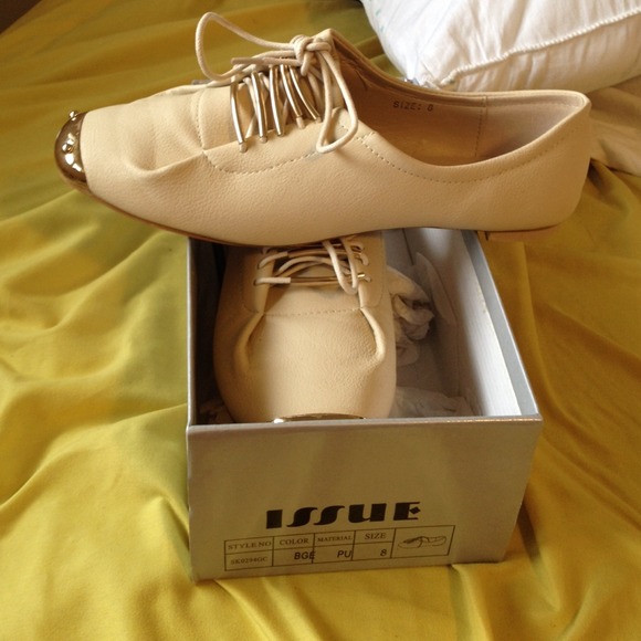 Cream with Gold Toe Laced Flats - Picture 2 of 7