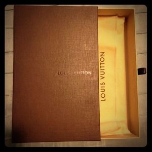 Louis Vuitton wallet box/ lock and key