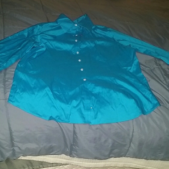 Blue mid sleeve button down shirt