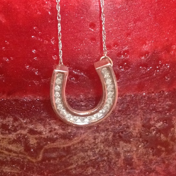 1/10 ct diamond horseshoe necklace