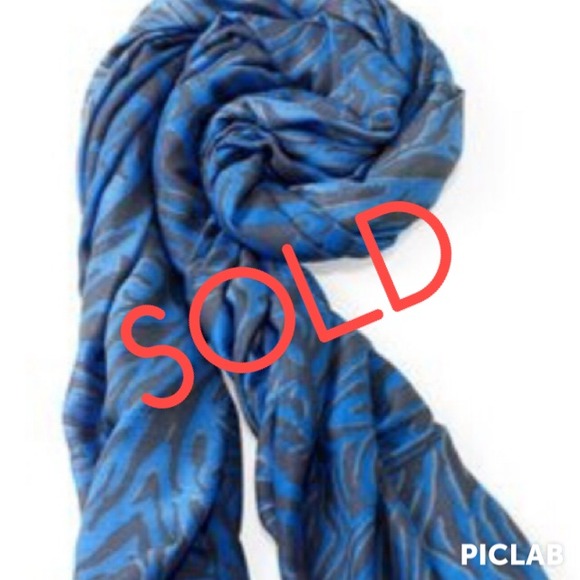 🚫SOLD🚫🚫Stella & Dot Cerulean Tiger Scarf