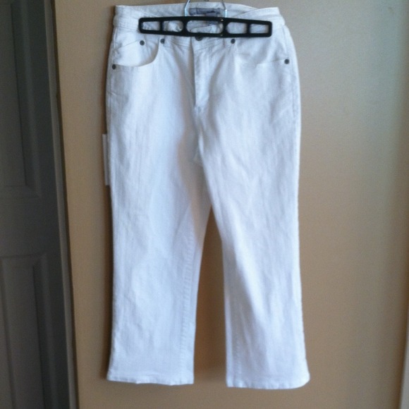 White, textured denim cropped pants - Picture 1 of 1