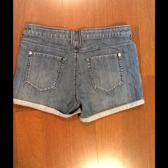 🎀Cute denim shorts🎀 - Picture 2 of 3