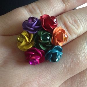 Adjustable flower ring