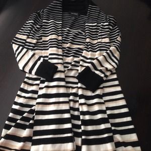 🎈REDUCED PRICE! White House Black Market cardigan